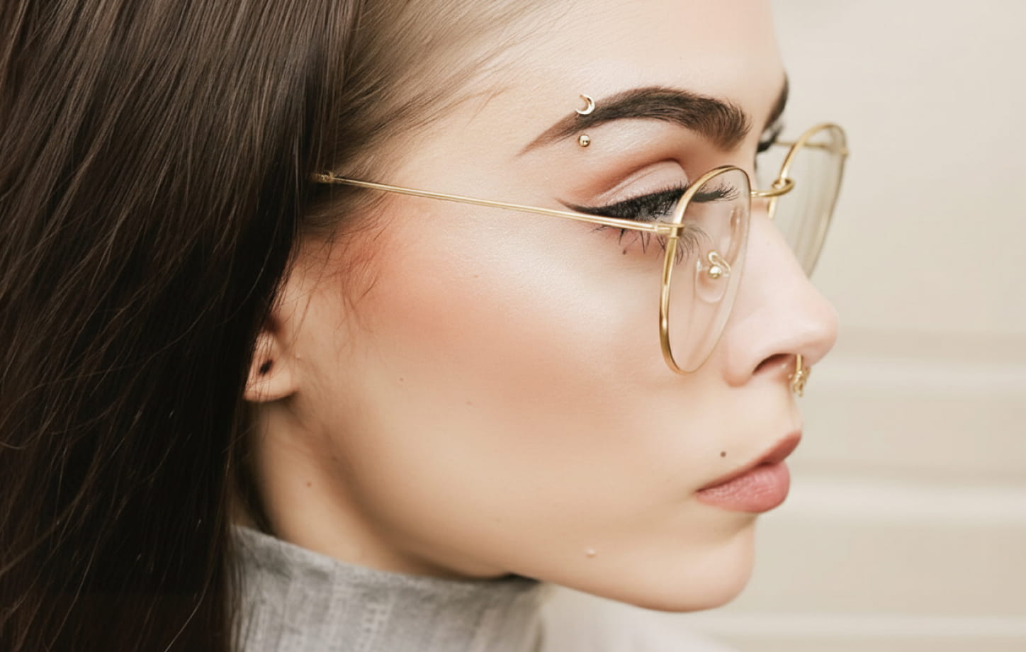 Пирсинг брови в клинике Комаровой